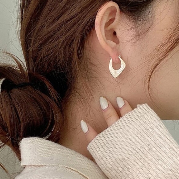 🤍Insta sterling silver hoop earrings - Picture 2 of 3